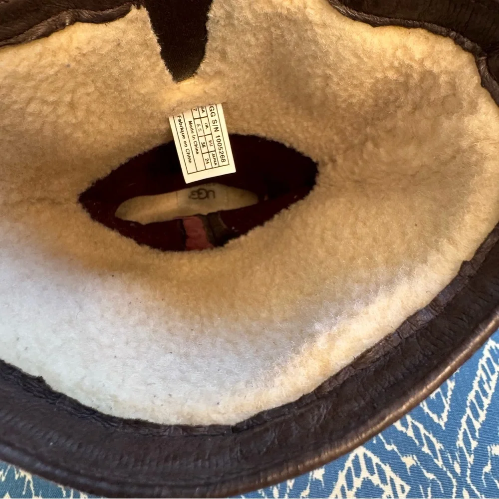 UGG Thomsen Stout Waterproof suede boots, EUC, Size 7‎
